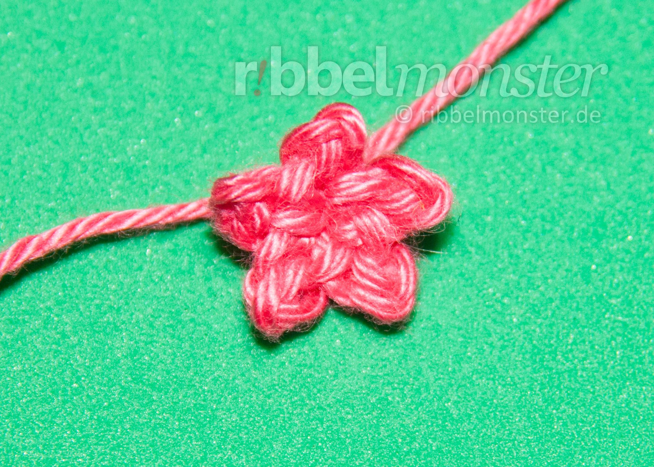 Crochet Flowers – Crochet Tiny Blossom