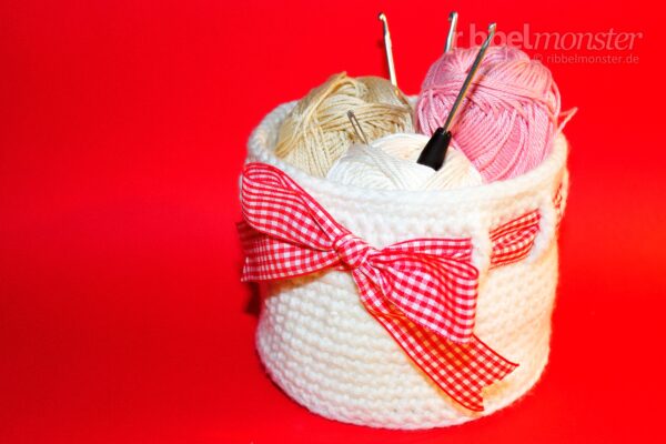 Crochet Round Basket – with Bow and Double Crochet Stitches