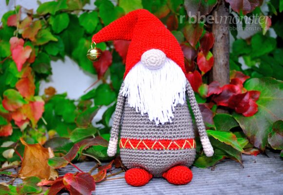 Amigurumi – Crochet Christmas Gnome “Samtan Salaputius”