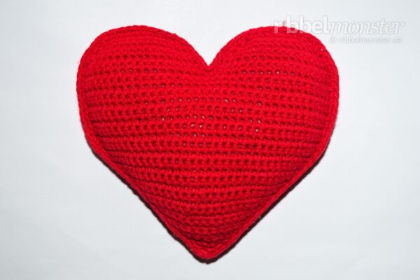 Crochet Small Heart Pillow “Darling”